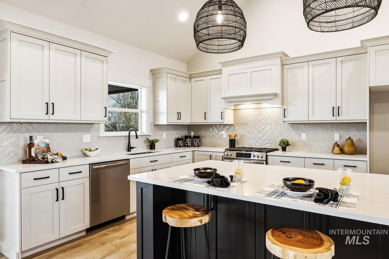 4653 E Idaho St, New Plymouth, Idaho 83655, 3 Bedrooms, 2 Bathrooms, Residential For Sale, Price $924,950, 98976064