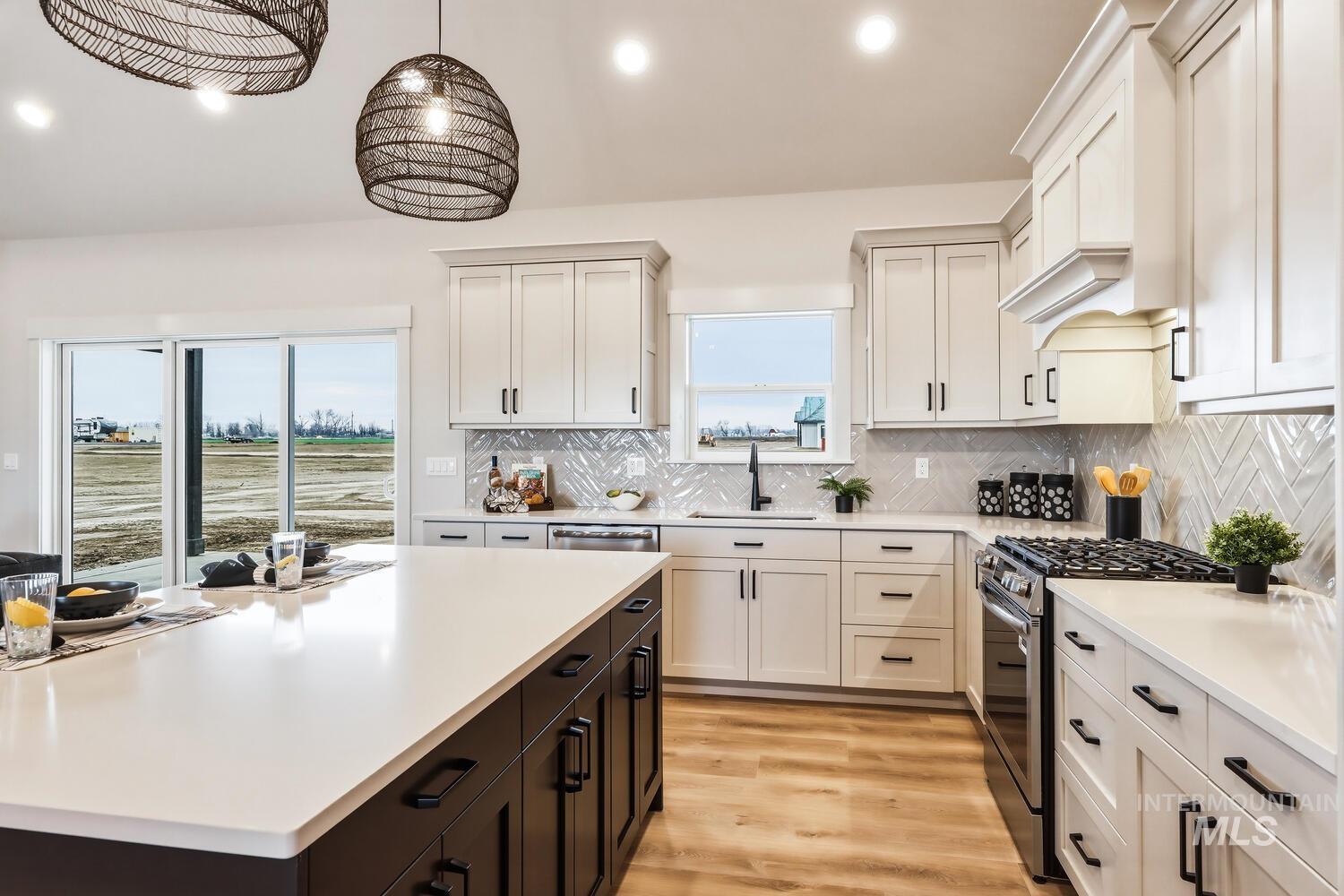 4653 E Idaho St, New Plymouth, Idaho 83655, 3 Bedrooms, 2 Bathrooms, Residential For Sale, Price $924,950, 98976064