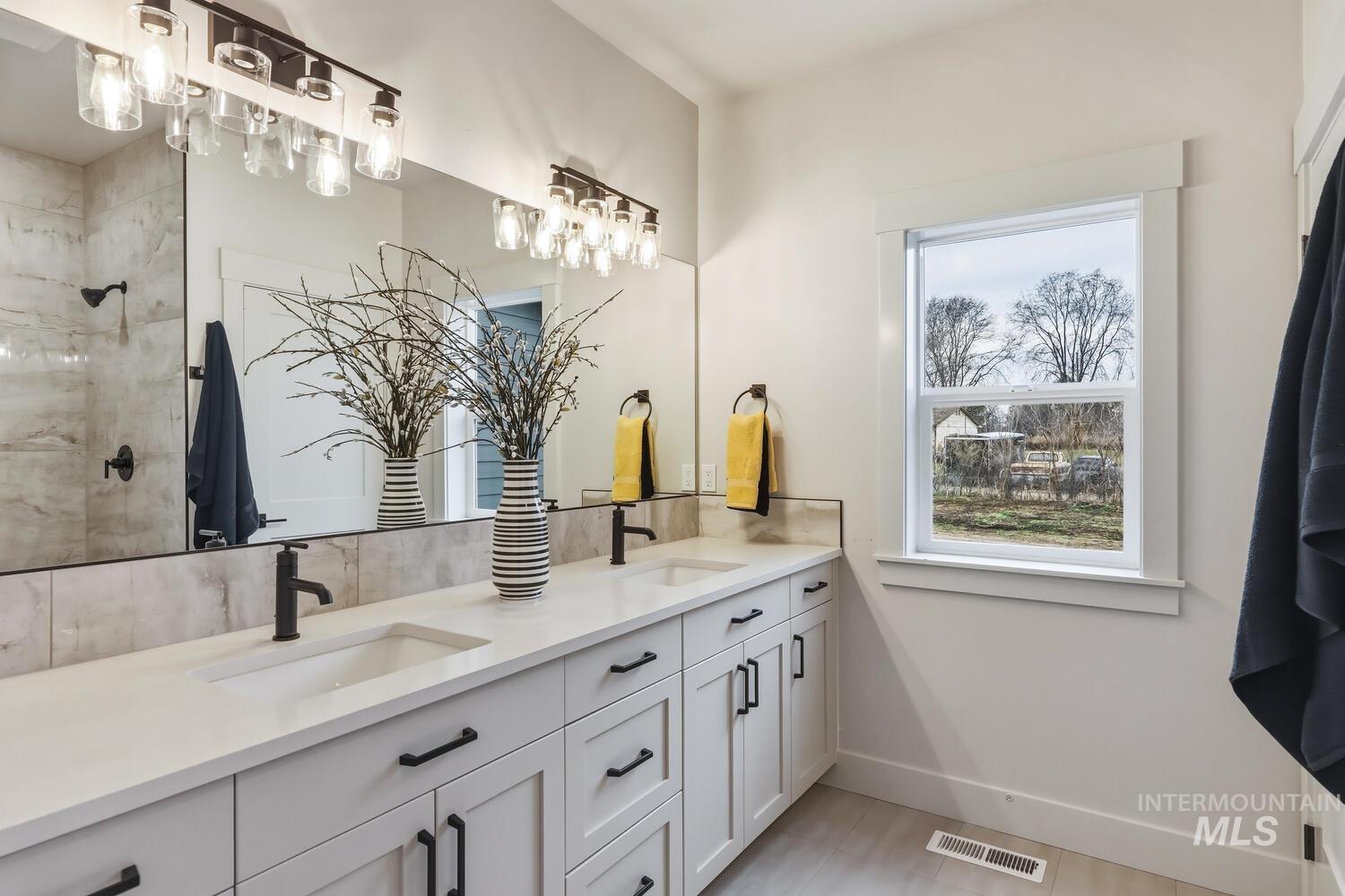 4653 E Idaho St, New Plymouth, Idaho 83655, 3 Bedrooms, 2 Bathrooms, Residential For Sale, Price $924,950, 98976064