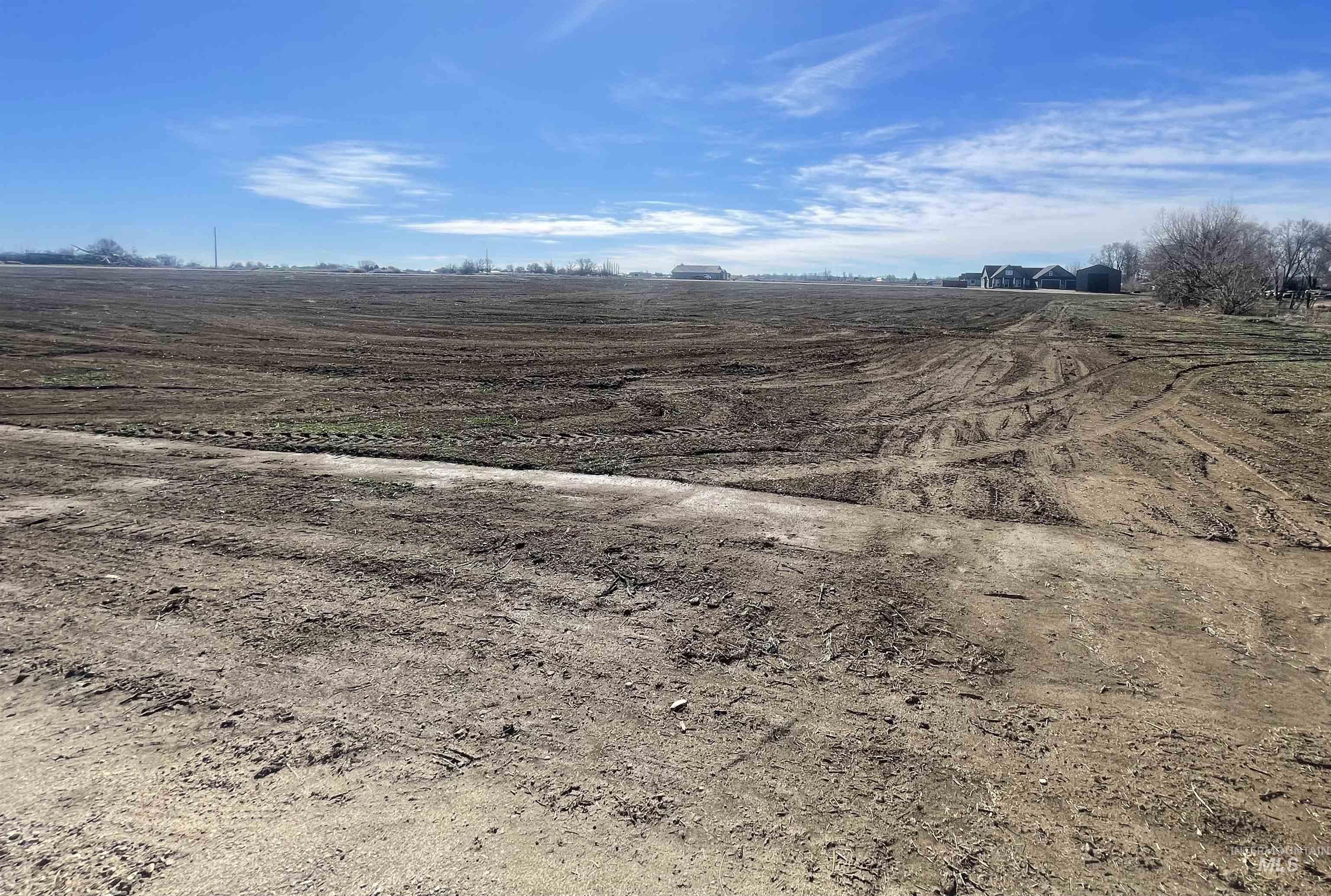 4653 E Idaho St, New Plymouth, Idaho 83655, 3 Bedrooms, 2 Bathrooms, Residential For Sale, Price $924,950, 98976064