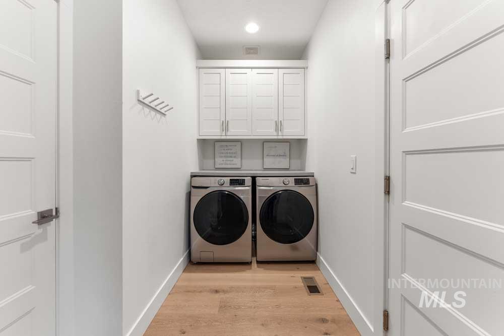 2384 S Marypost Ave., Eagle, Idaho 83616, 3 Bedrooms, 2.5 Bathrooms, Residential For Sale, Price $949,900, 98976070