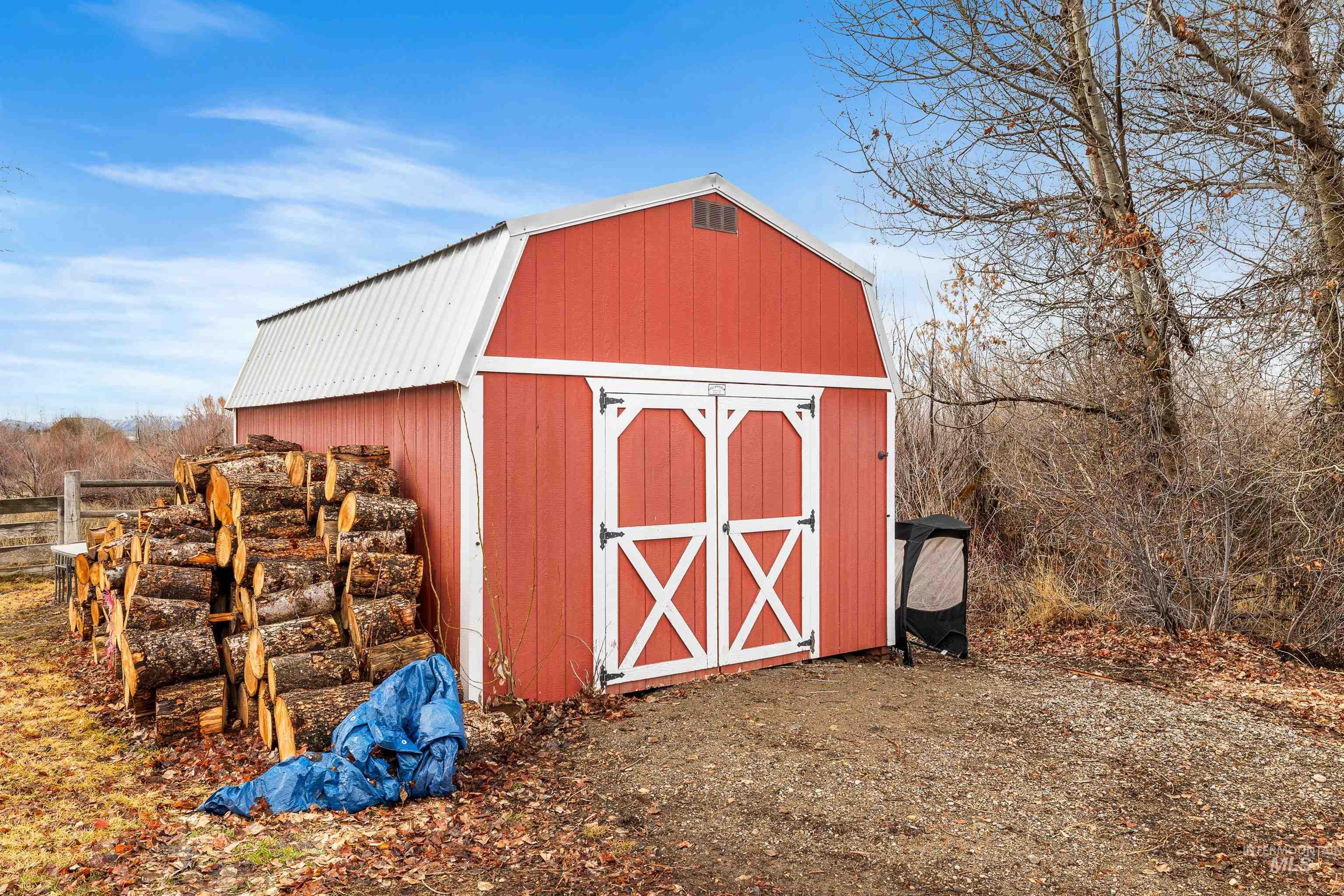 1 W 200 N, Fairfield, Idaho 83327, 2 Bedrooms, 1 Bathroom, Residential For Sale, Price $350,000, 98976074