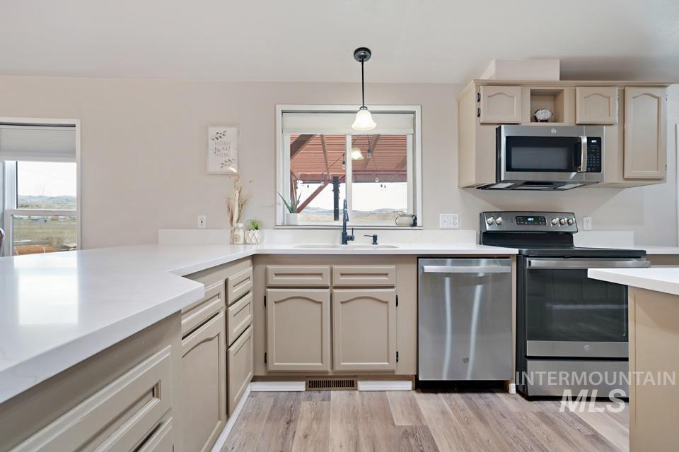 9446 Wright Rd, Melba, Idaho 83641, 3 Bedrooms, 2 Bathrooms, Residential For Sale, Price $475,000, 98976076