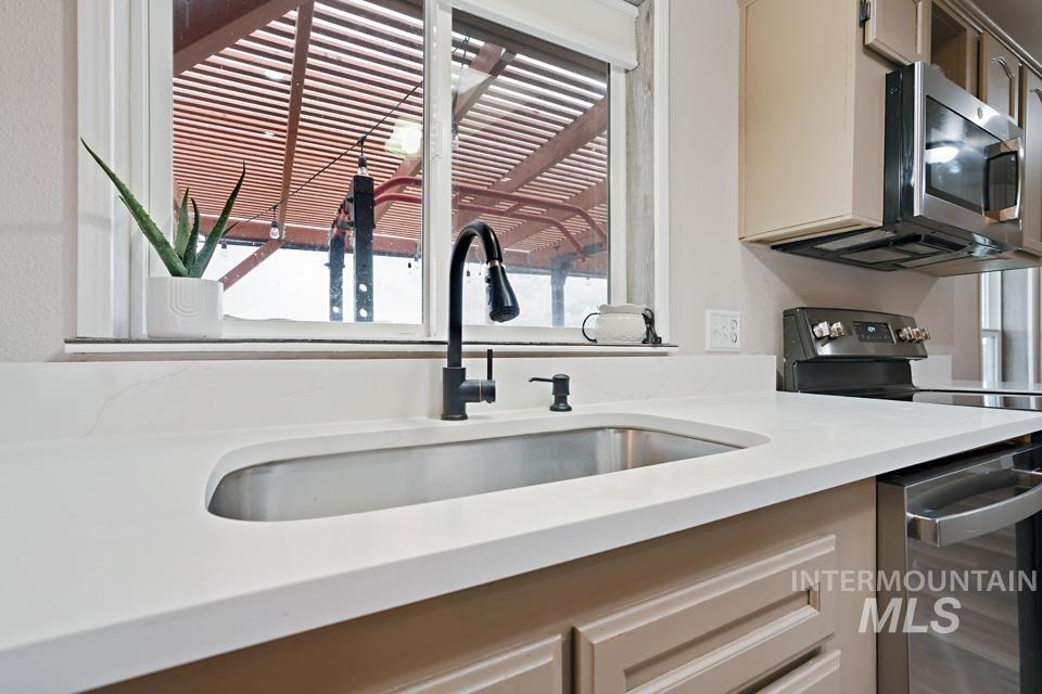 9446 Wright Rd, Melba, Idaho 83641, 3 Bedrooms, 2 Bathrooms, Residential For Sale, Price $475,000, 98976076