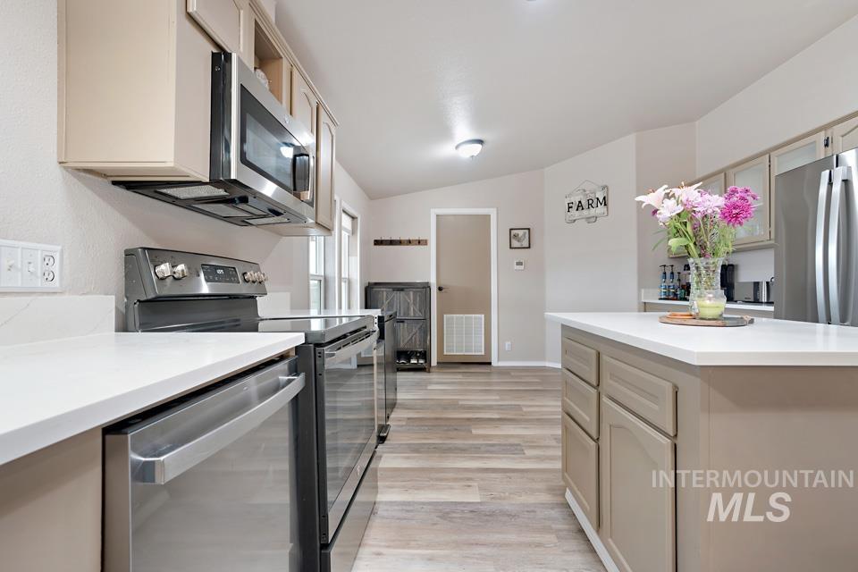 9446 Wright Rd, Melba, Idaho 83641, 3 Bedrooms, 2 Bathrooms, Residential For Sale, Price $475,000, 98976076