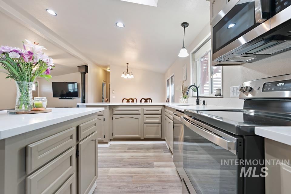 9446 Wright Rd, Melba, Idaho 83641, 3 Bedrooms, 2 Bathrooms, Residential For Sale, Price $475,000, 98976076