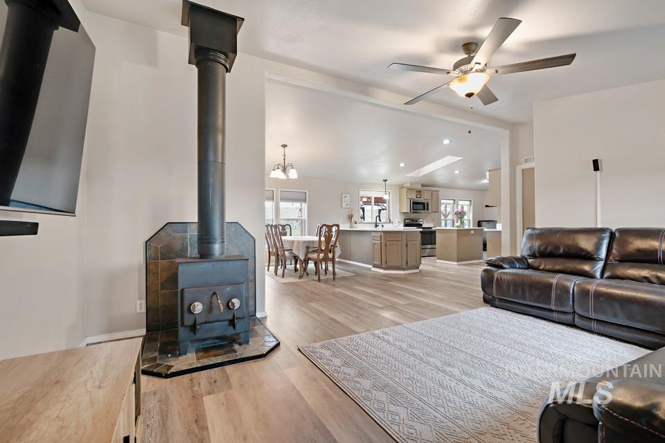 9446 Wright Rd, Melba, Idaho 83641, 3 Bedrooms, 2 Bathrooms, Residential For Sale, Price $475,000, 98976076