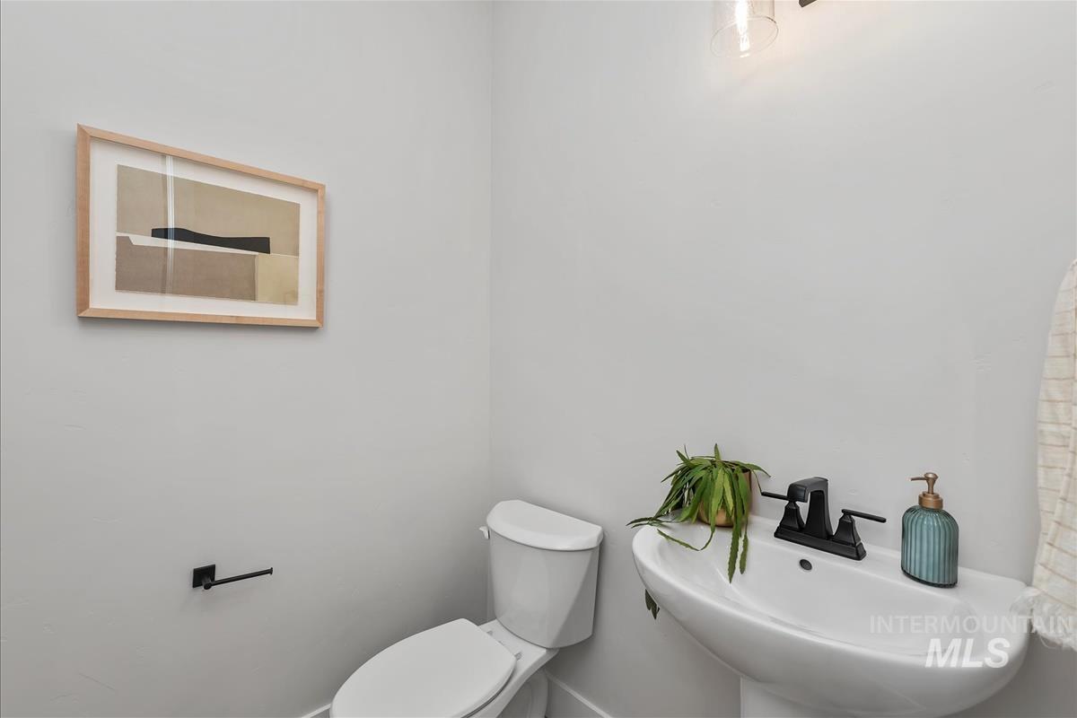 6566 W Los Flores Dr, Meridian, Idaho 83646, 3 Bedrooms, 2.5 Bathrooms, Residential For Sale, Price $669,900,MLS 98976079