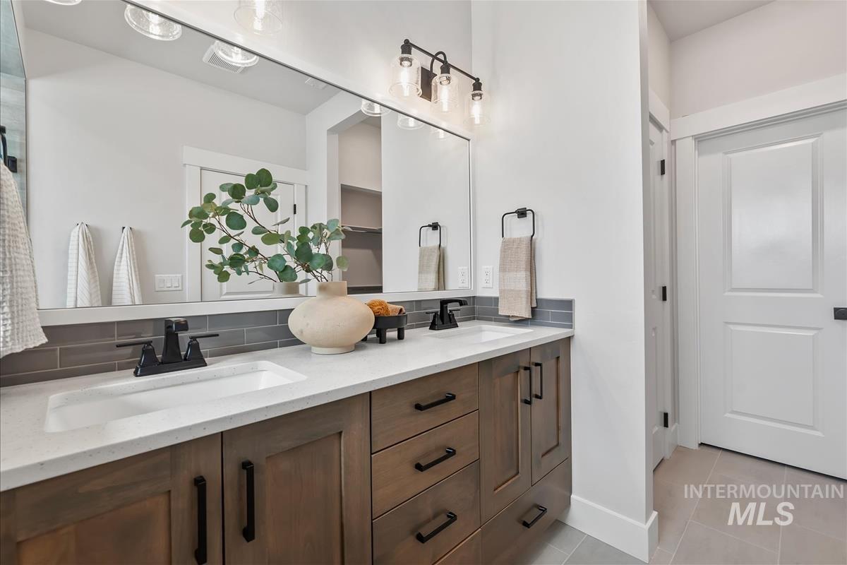 6566 W Los Flores Dr, Meridian, Idaho 83646, 3 Bedrooms, 2.5 Bathrooms, Residential For Sale, Price $669,900,MLS 98976079