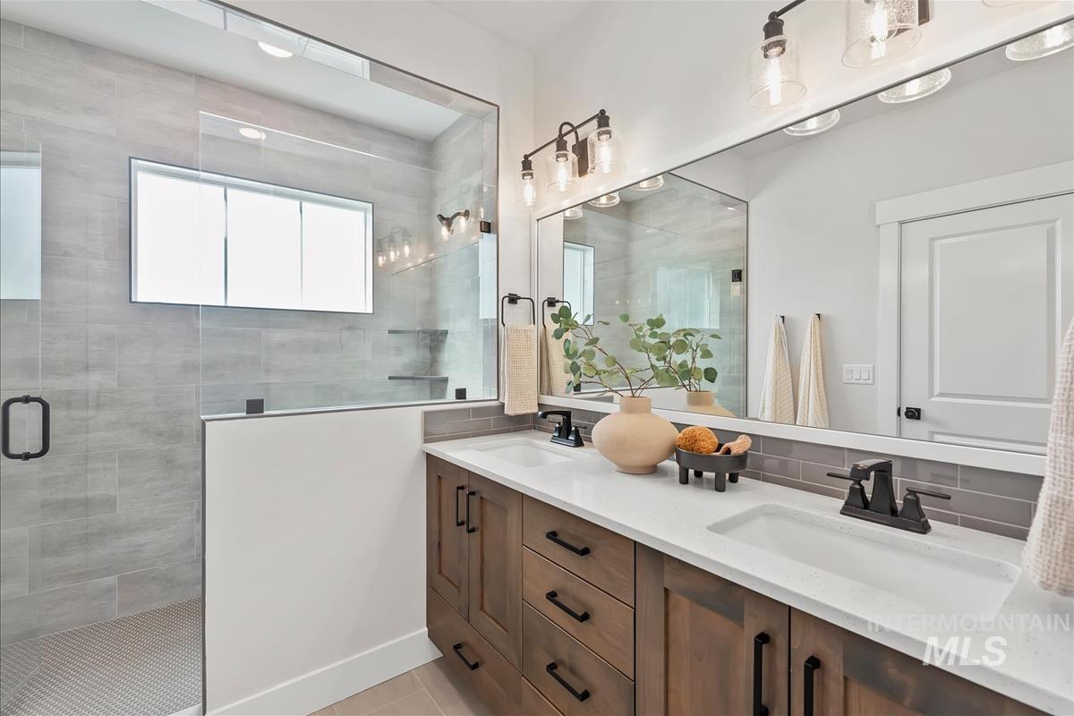 6566 W Los Flores Dr, Meridian, Idaho 83646, 3 Bedrooms, 2.5 Bathrooms, Residential For Sale, Price $669,900,MLS 98976079