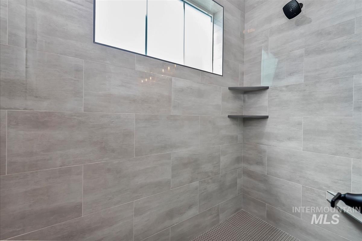 6566 W Los Flores Dr, Meridian, Idaho 83646, 3 Bedrooms, 2.5 Bathrooms, Residential For Sale, Price $669,900,MLS 98976079