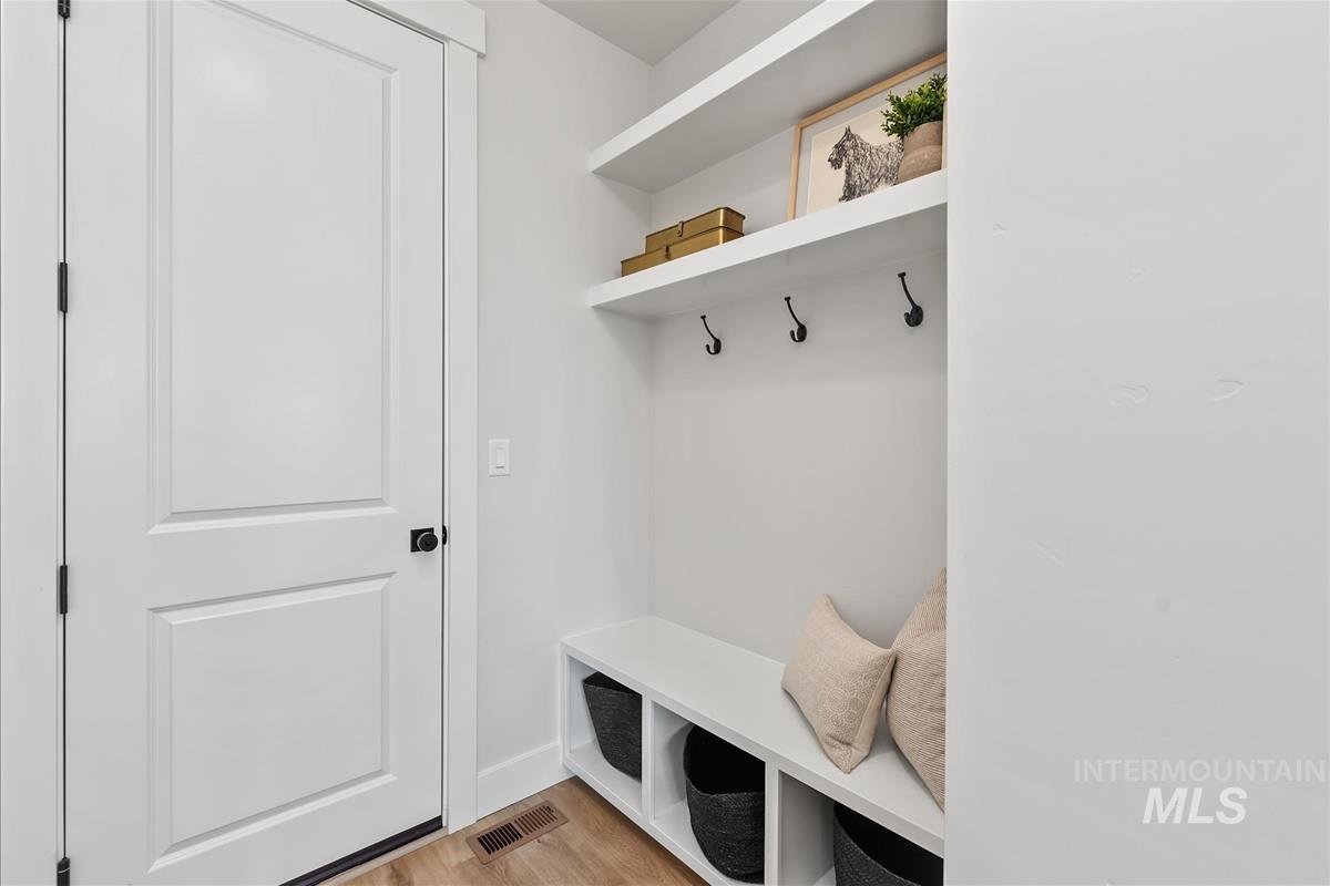 6566 W Los Flores Dr, Meridian, Idaho 83646, 3 Bedrooms, 2.5 Bathrooms, Residential For Sale, Price $669,900,MLS 98976079