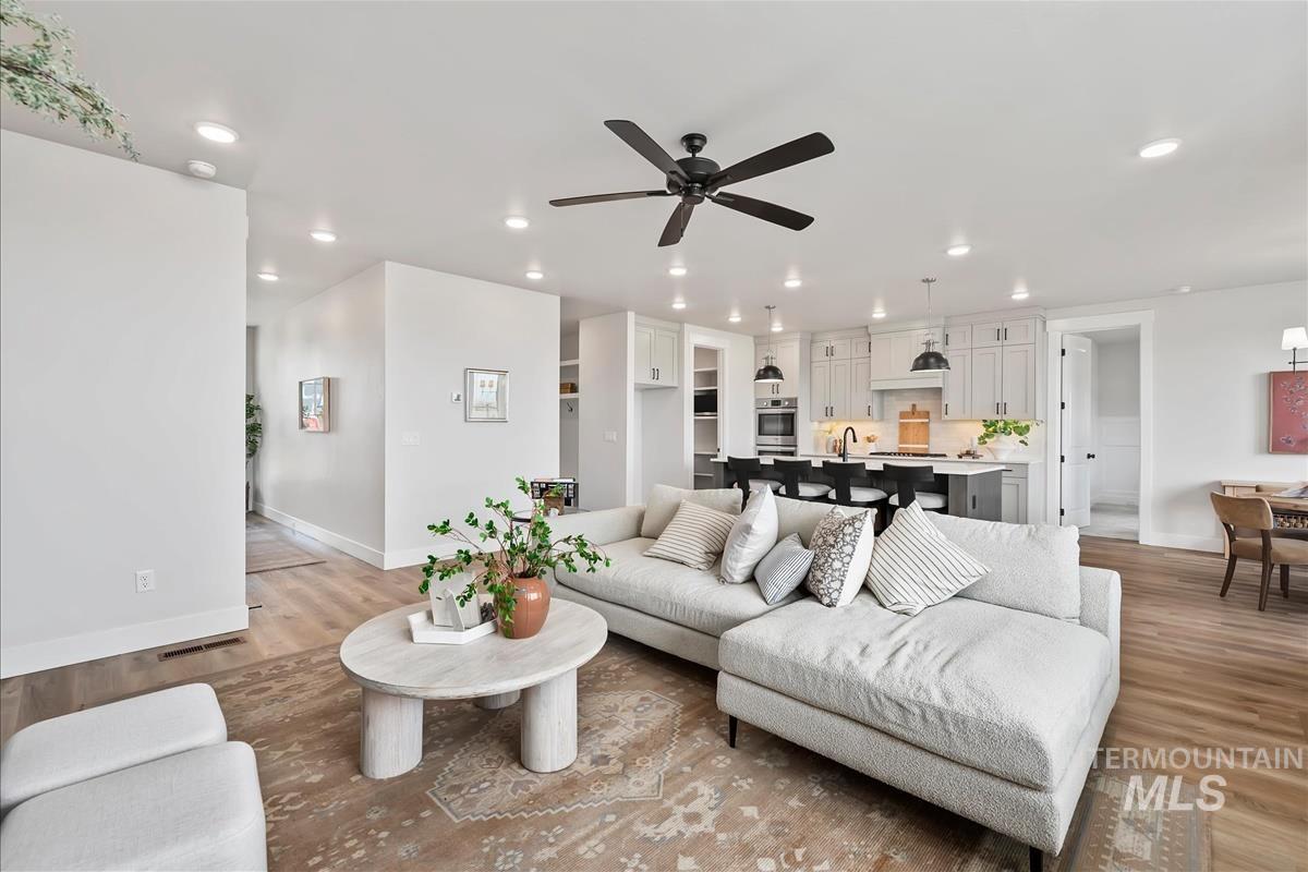 6566 W Los Flores Dr, Meridian, Idaho 83646, 3 Bedrooms, 2.5 Bathrooms, Residential For Sale, Price $669,900,MLS 98976079