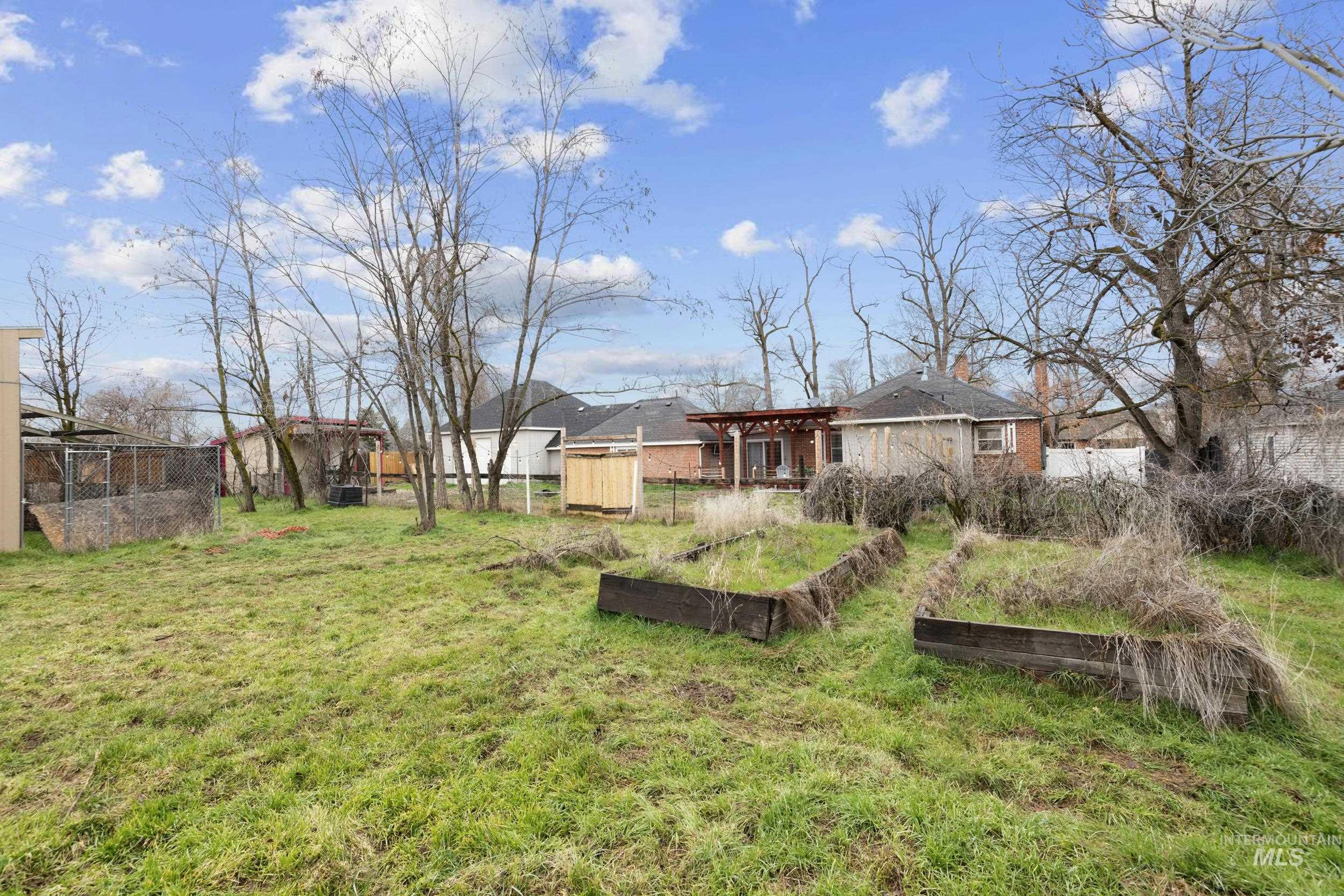 1551 W Salem St, Boise, Idaho 83705, 3 Bedrooms, 2 Bathrooms, Residential For Sale, Price $415,000, 98976082