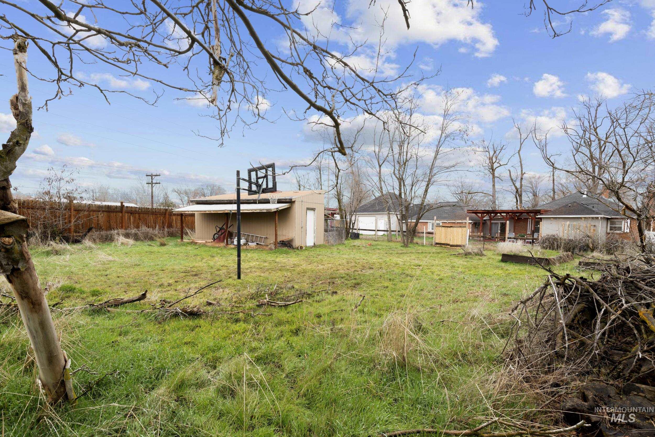 1551 W Salem St, Boise, Idaho 83705, 3 Bedrooms, 2 Bathrooms, Residential For Sale, Price $415,000, 98976082