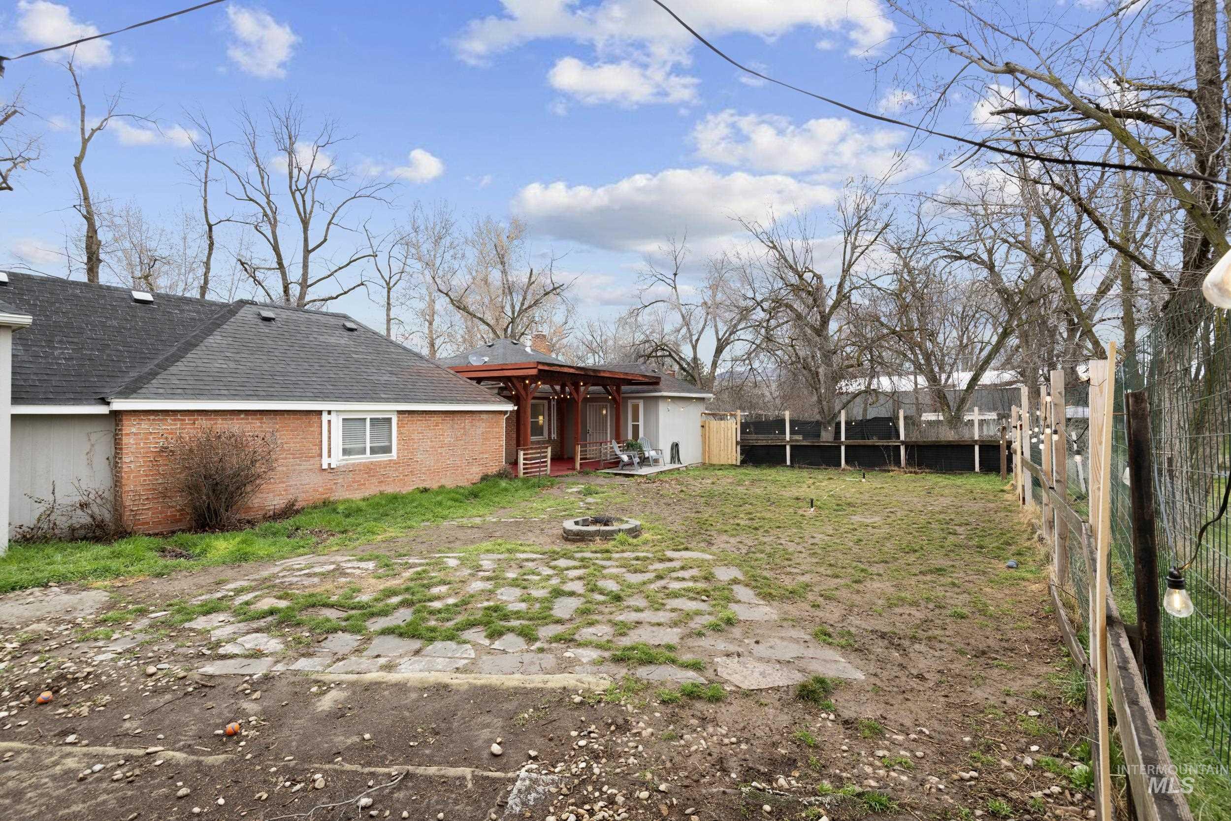 1551 W Salem St, Boise, Idaho 83705, 3 Bedrooms, 2 Bathrooms, Residential For Sale, Price $415,000, 98976082