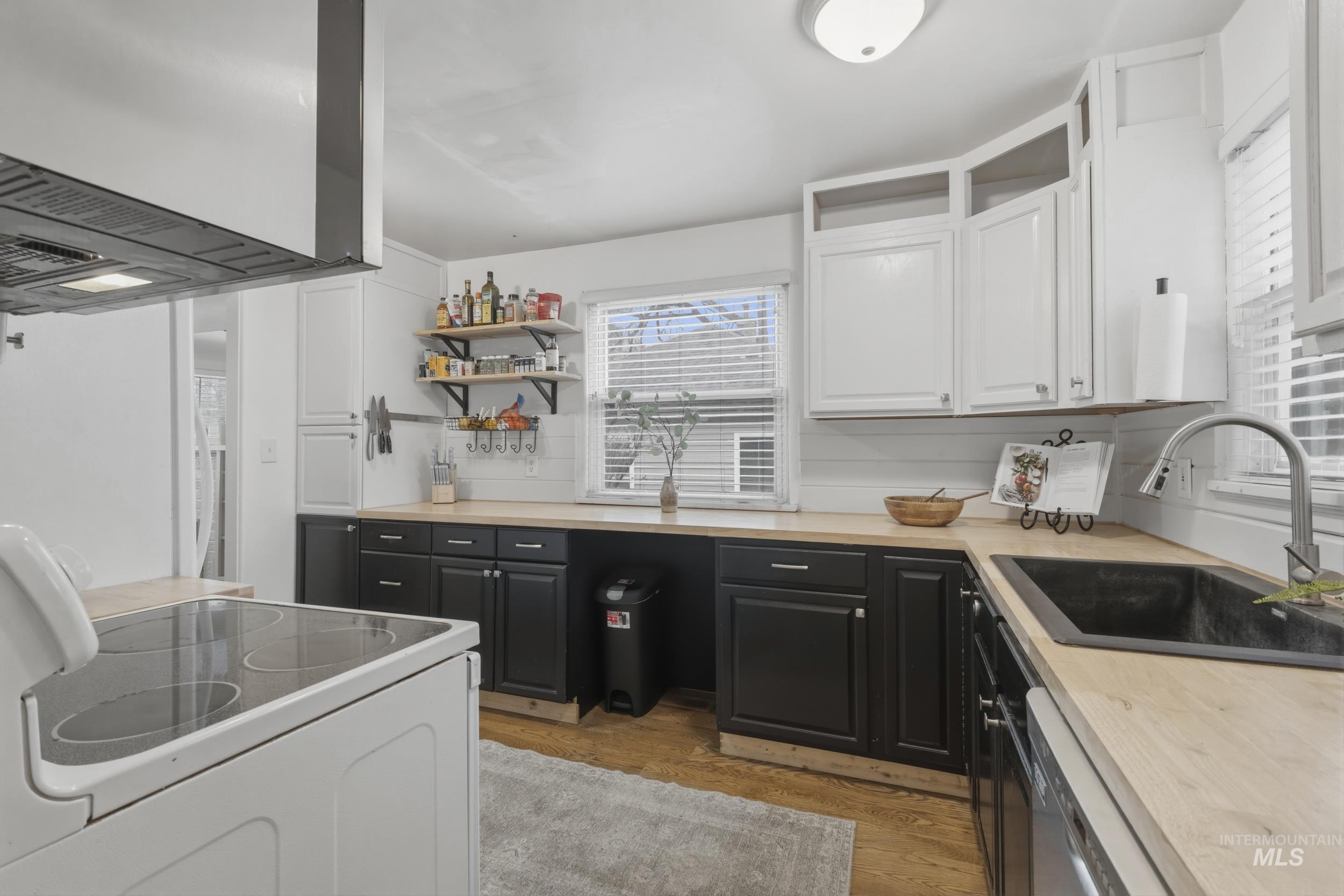 1551 W Salem St, Boise, Idaho 83705, 3 Bedrooms, 2 Bathrooms, Residential For Sale, Price $415,000, 98976082