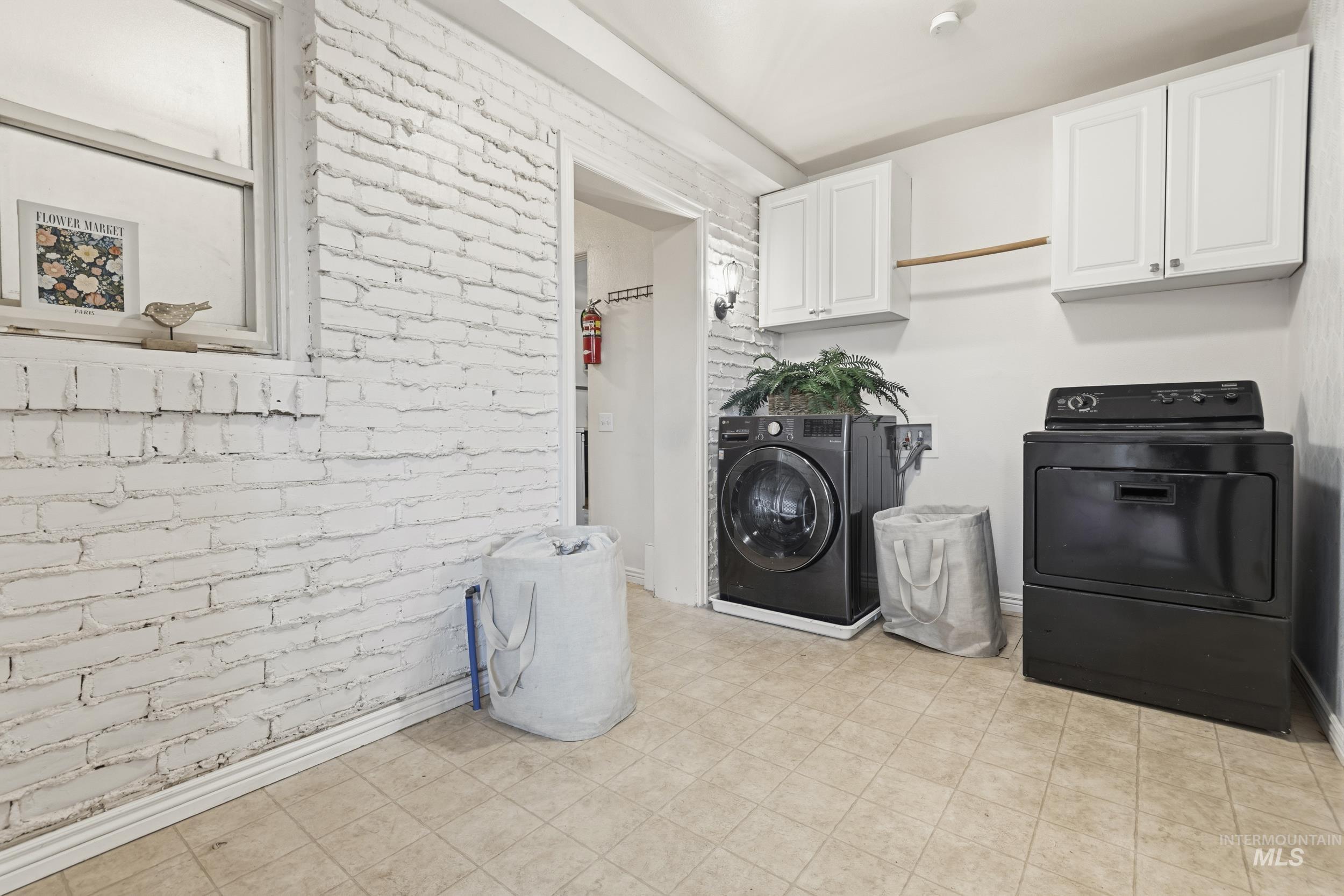 1551 W Salem St, Boise, Idaho 83705, 3 Bedrooms, 2 Bathrooms, Residential For Sale, Price $415,000, 98976082