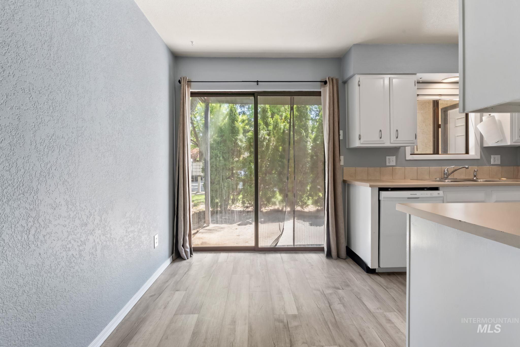 7060 W Colehaven Ln, Boise, Idaho 83704, 2 Bedrooms, 1 Bathroom, Residential For Sale, Price $245,000, 98976083