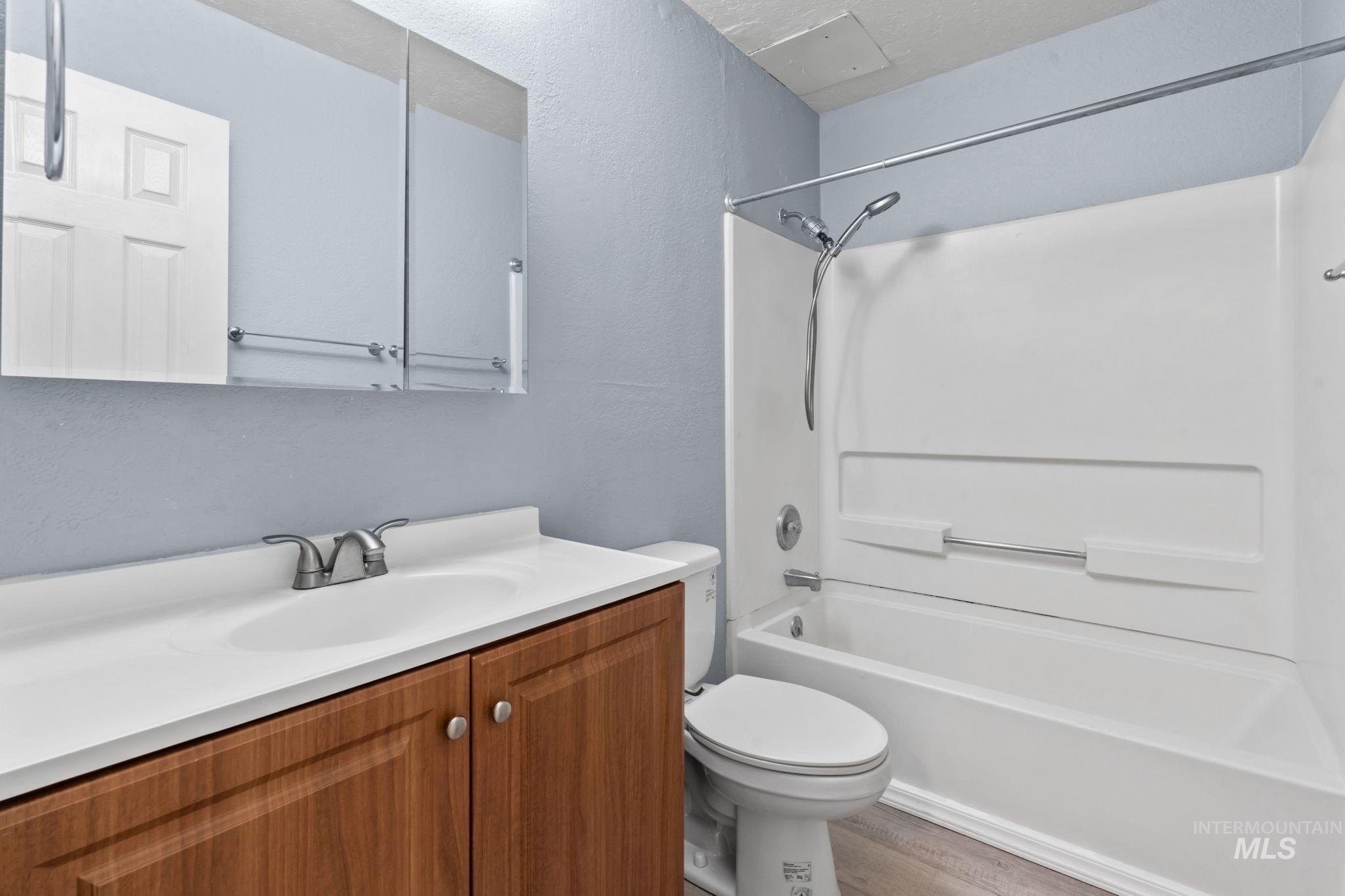 7060 W Colehaven Ln, Boise, Idaho 83704, 2 Bedrooms, 1 Bathroom, Residential For Sale, Price $245,000, 98976083