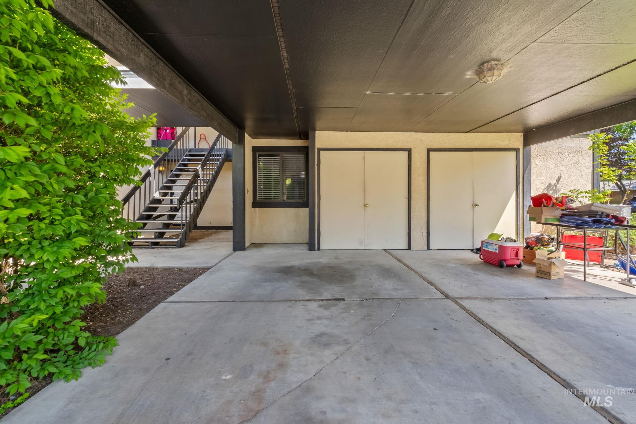 7060 W Colehaven Ln, Boise, Idaho 83704, 2 Bedrooms, 1 Bathroom, Residential Income For Sale, Price $245,000, 98976084