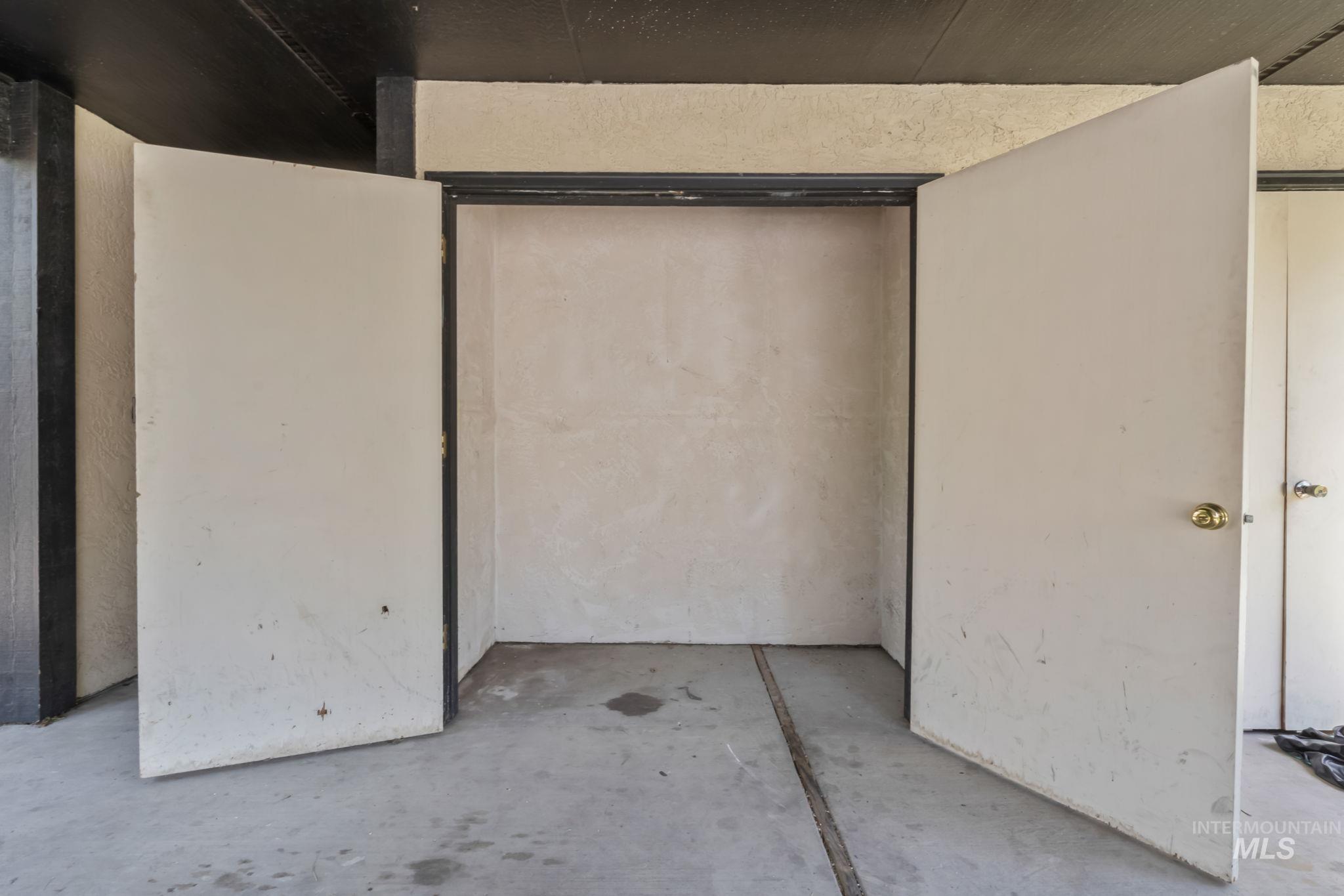 7060 W Colehaven Ln, Boise, Idaho 83704, 2 Bedrooms, 1 Bathroom, Residential Income For Sale, Price $245,000, 98976084