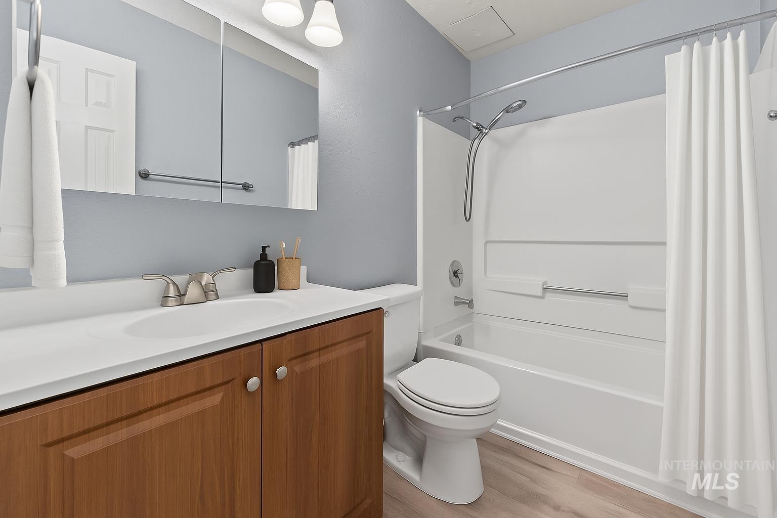 7060 W Colehaven Ln, Boise, Idaho 83704, 2 Bedrooms, 1 Bathroom, Residential Income For Sale, Price $245,000, 98976084