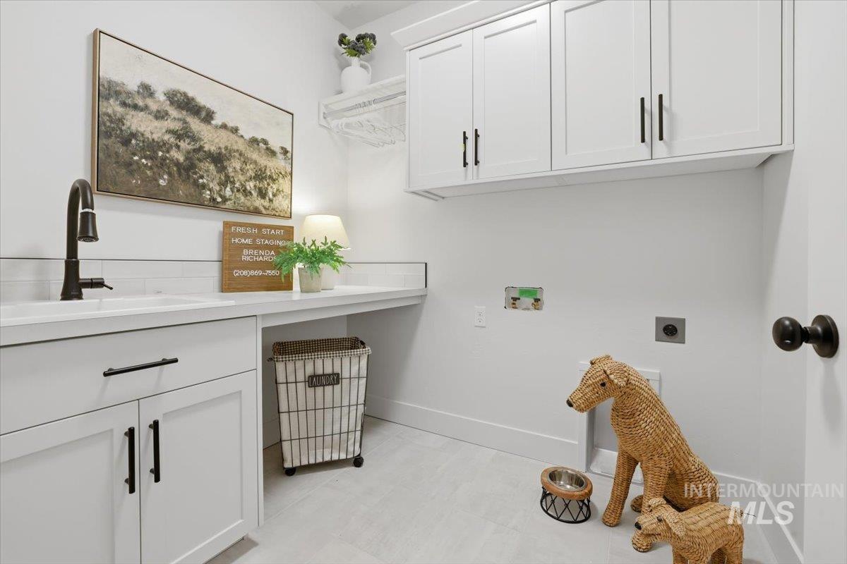 9372 S Sapper Hill Ave, Kuna, Idaho 83634, 3 Bedrooms, 2 Bathrooms, Residential For Sale, Price $609,900,MLS 98976085