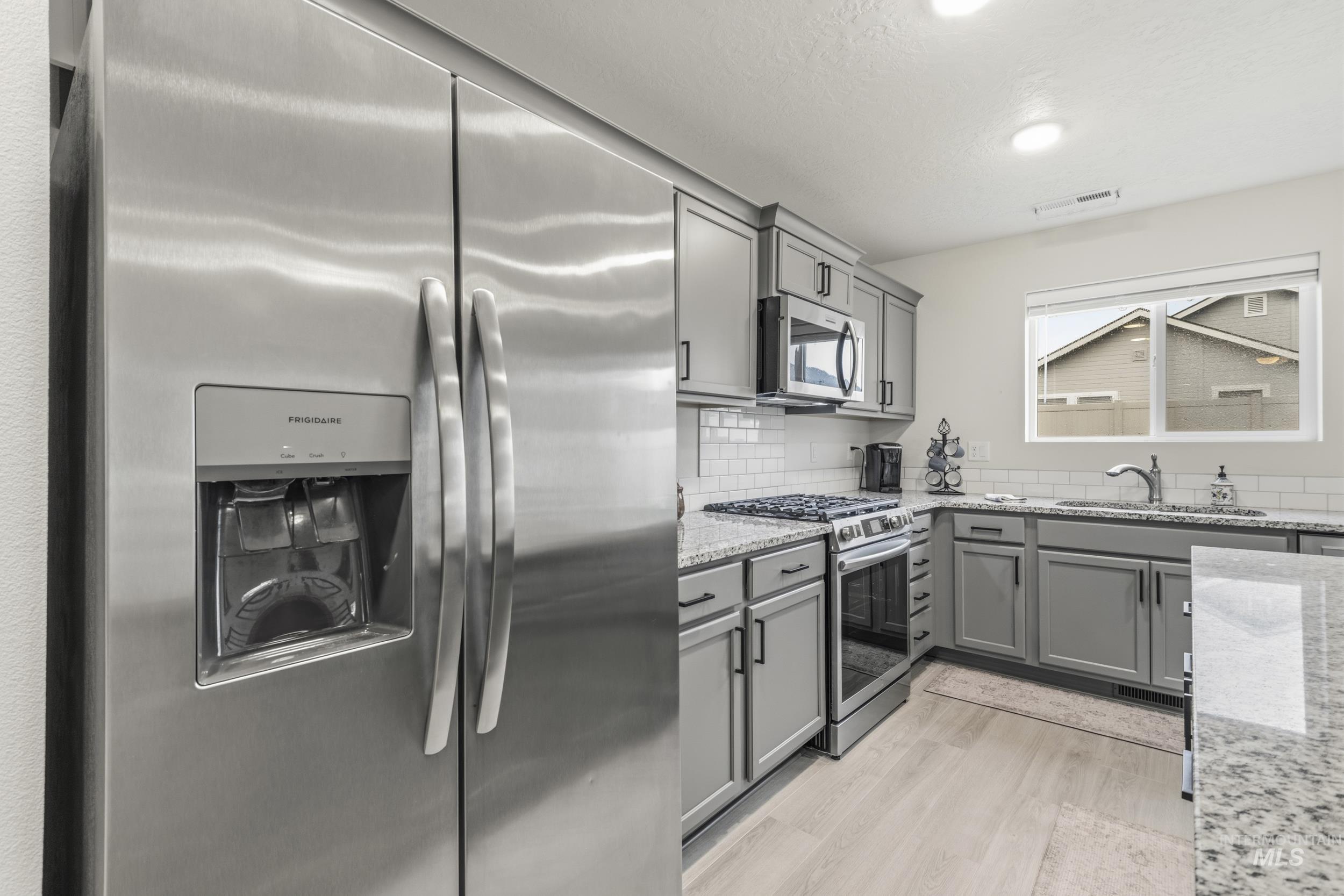 10435 Rockaway Ridge St, Nampa, Idaho 83687-1049, 3 Bedrooms, 2 Bathrooms, Residential For Sale, Price $389,900,MLS 98976094