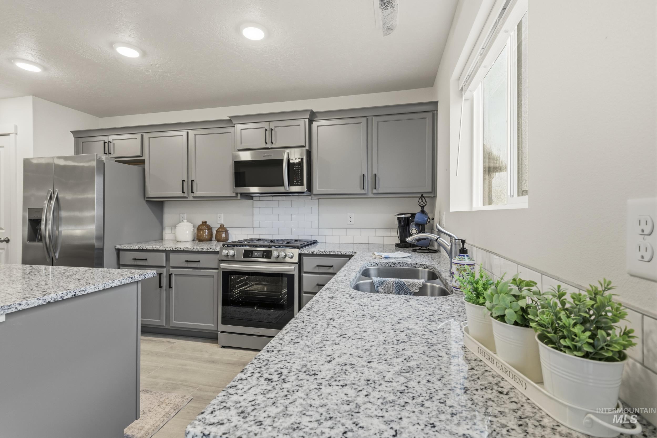 10435 Rockaway Ridge St, Nampa, Idaho 83687-1049, 3 Bedrooms, 2 Bathrooms, Residential For Sale, Price $389,900,MLS 98976094