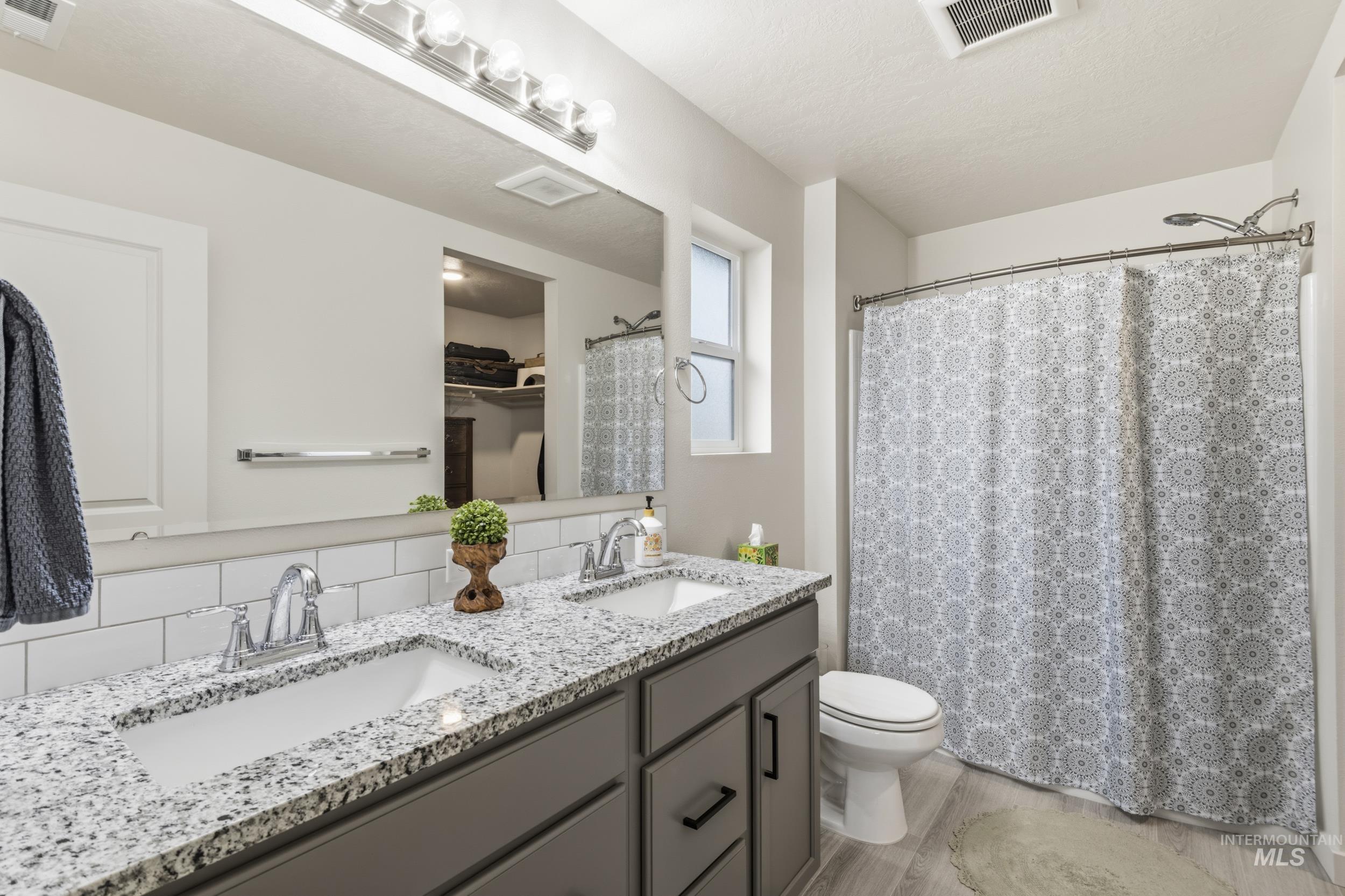 10435 Rockaway Ridge St, Nampa, Idaho 83687-1049, 3 Bedrooms, 2 Bathrooms, Residential For Sale, Price $389,900,MLS 98976094