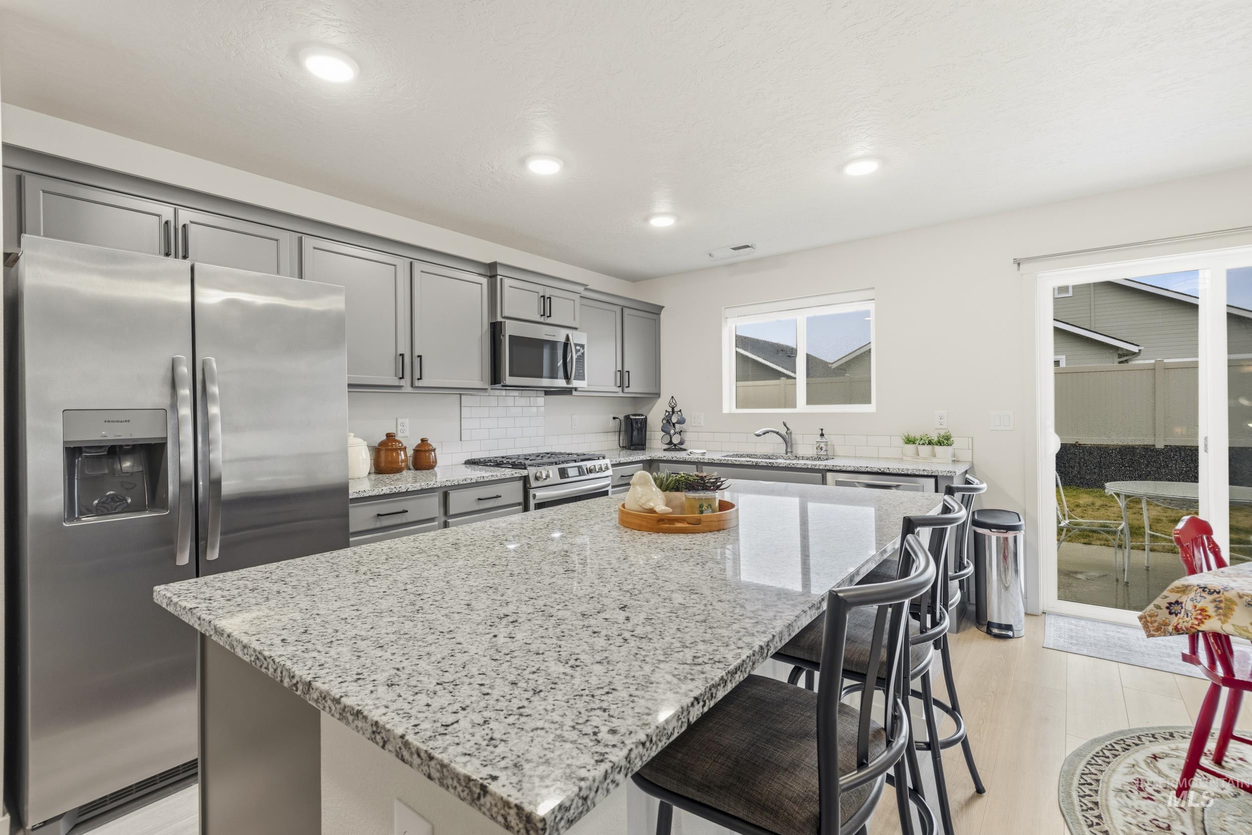 10435 Rockaway Ridge St, Nampa, Idaho 83687-1049, 3 Bedrooms, 2 Bathrooms, Residential For Sale, Price $389,900,MLS 98976094