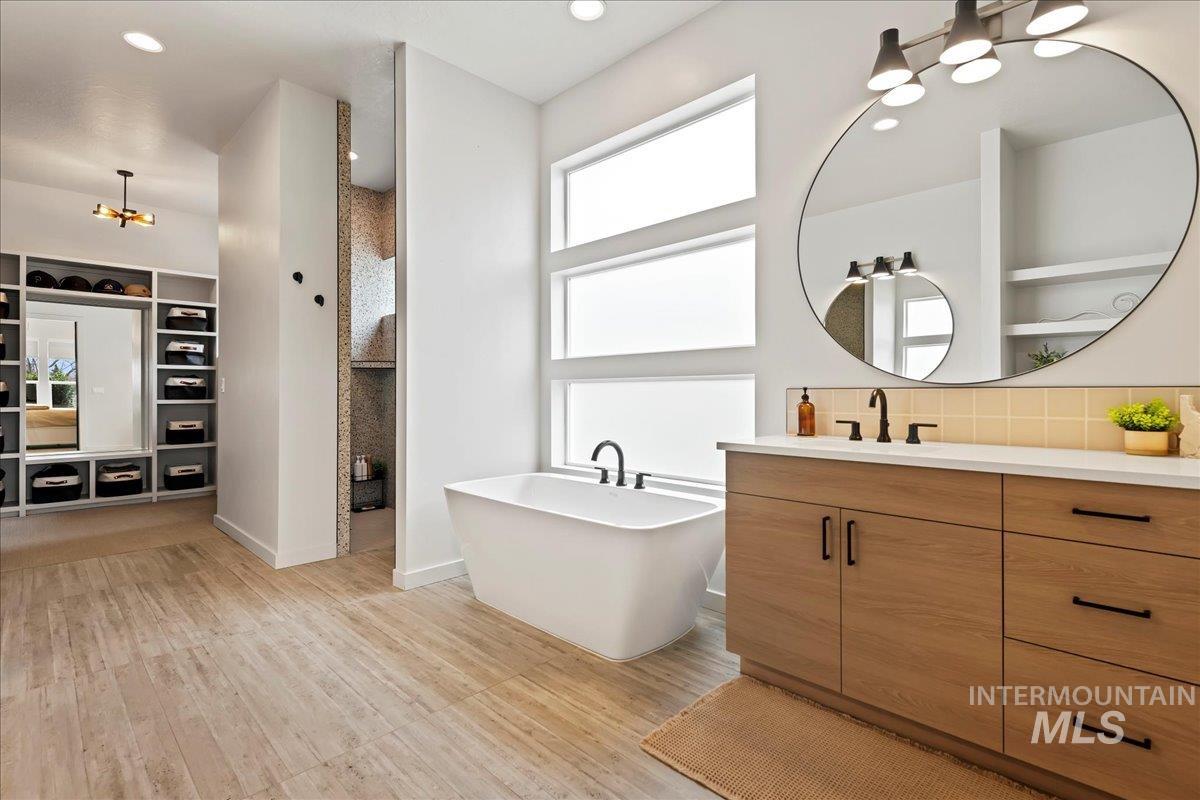 557 W Carnelian Lane, Eagle, Idaho 83616, 4 Bedrooms, 2 Bathrooms, Residential For Sale, Price $805,000,MLS 98976095