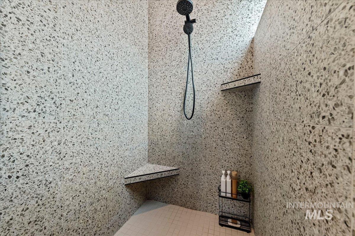 557 W Carnelian Lane, Eagle, Idaho 83616, 4 Bedrooms, 2 Bathrooms, Residential For Sale, Price $805,000,MLS 98976095