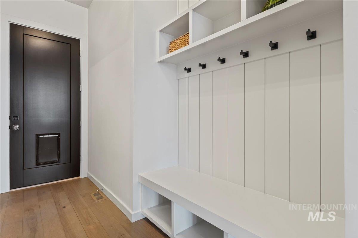 557 W Carnelian Lane, Eagle, Idaho 83616, 4 Bedrooms, 2 Bathrooms, Residential For Sale, Price $805,000,MLS 98976095