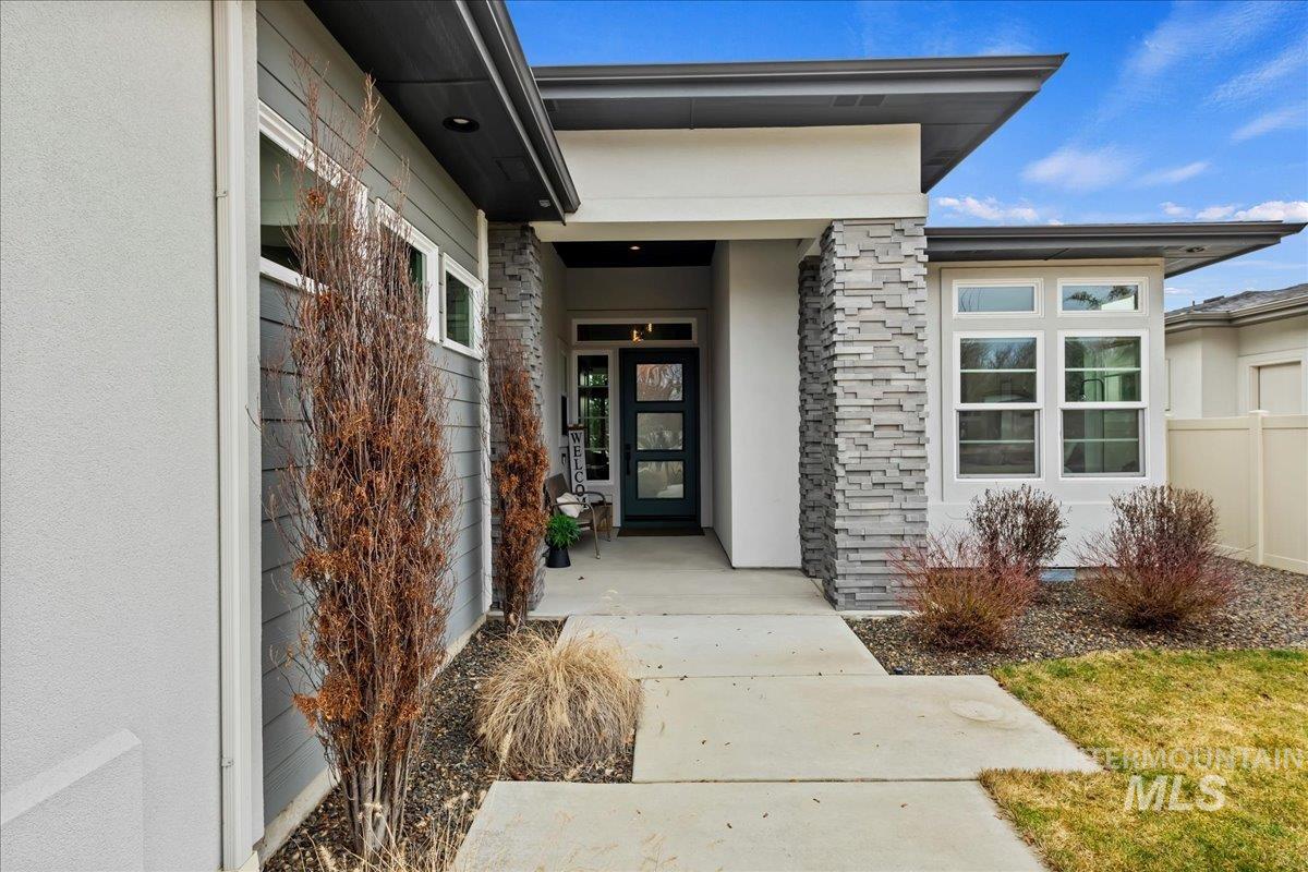 557 W Carnelian Lane, Eagle, Idaho 83616, 4 Bedrooms, 2 Bathrooms, Residential For Sale, Price $805,000,MLS 98976095