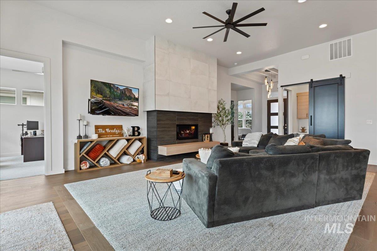 557 W Carnelian Lane, Eagle, Idaho 83616, 4 Bedrooms, 2 Bathrooms, Residential For Sale, Price $805,000,MLS 98976095