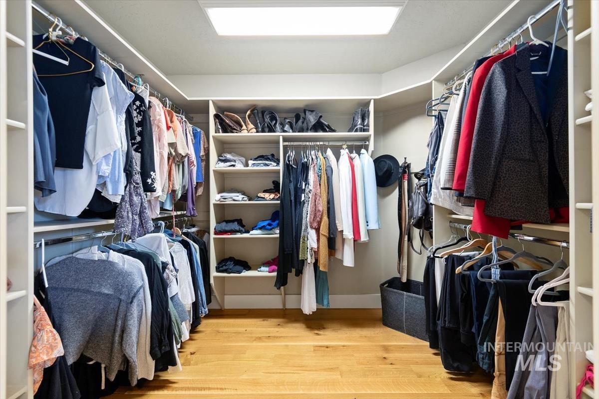 12961 N 9th Avenue, Boise, Idaho 83714, 3 Bedrooms, 3.5 Bathrooms, Residential For Sale, Price $925,000,MLS 98976096