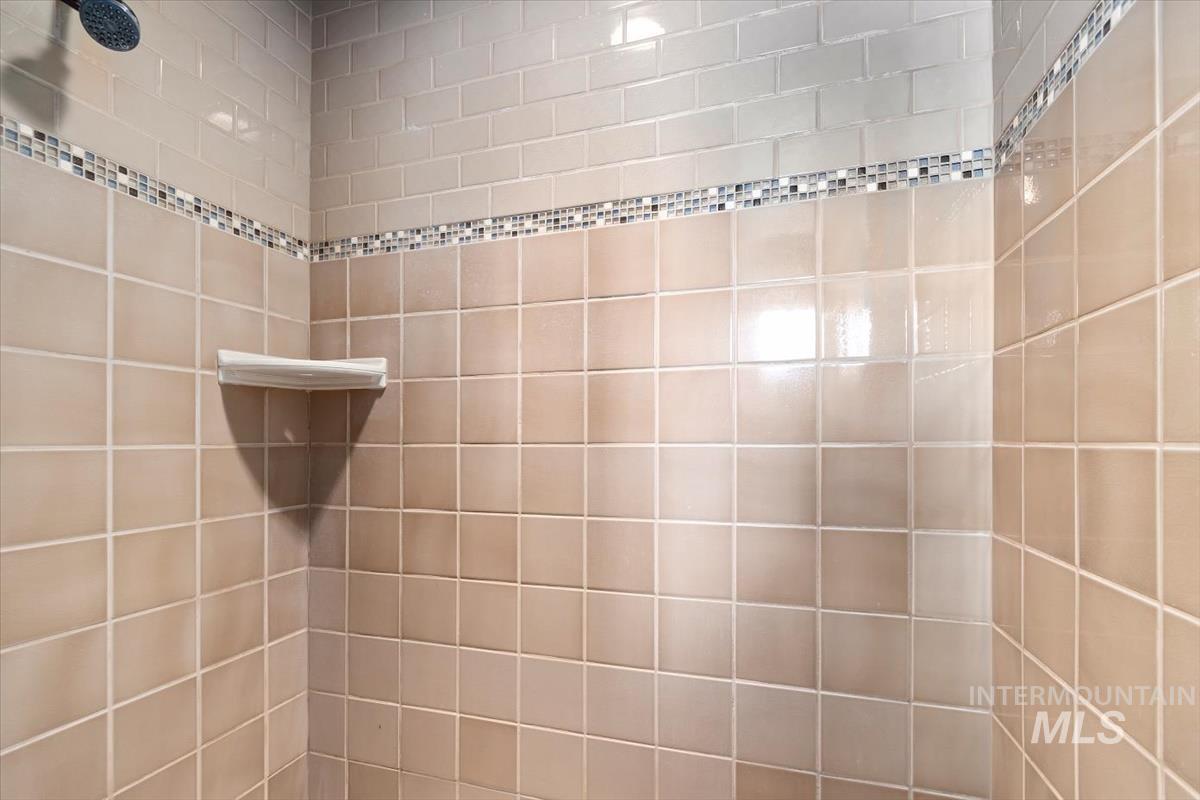 12961 N 9th Avenue, Boise, Idaho 83714, 3 Bedrooms, 3.5 Bathrooms, Residential For Sale, Price $925,000,MLS 98976096