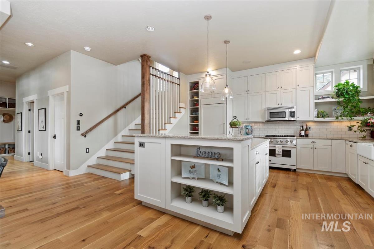 12961 N 9th Avenue, Boise, Idaho 83714, 3 Bedrooms, 3.5 Bathrooms, Residential For Sale, Price $925,000,MLS 98976096