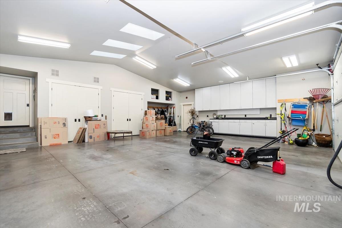 12961 N 9th Avenue, Boise, Idaho 83714, 3 Bedrooms, 3.5 Bathrooms, Residential For Sale, Price $925,000,MLS 98976096