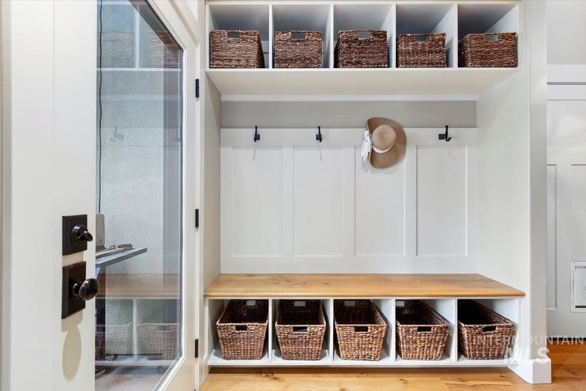 12961 N 9th Avenue, Boise, Idaho 83714, 3 Bedrooms, 3.5 Bathrooms, Residential For Sale, Price $925,000,MLS 98976096