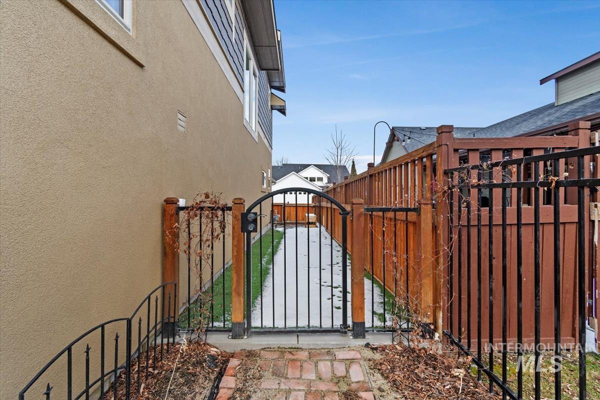 12961 N 9th Avenue, Boise, Idaho 83714, 3 Bedrooms, 3.5 Bathrooms, Residential For Sale, Price $925,000,MLS 98976096