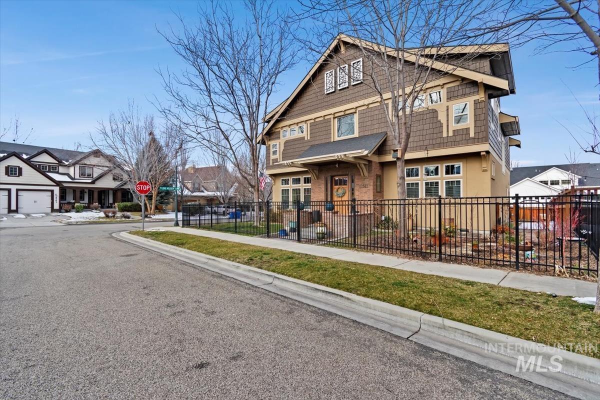 12961 N 9th Avenue, Boise, Idaho 83714, 3 Bedrooms, 3.5 Bathrooms, Residential For Sale, Price $925,000,MLS 98976096