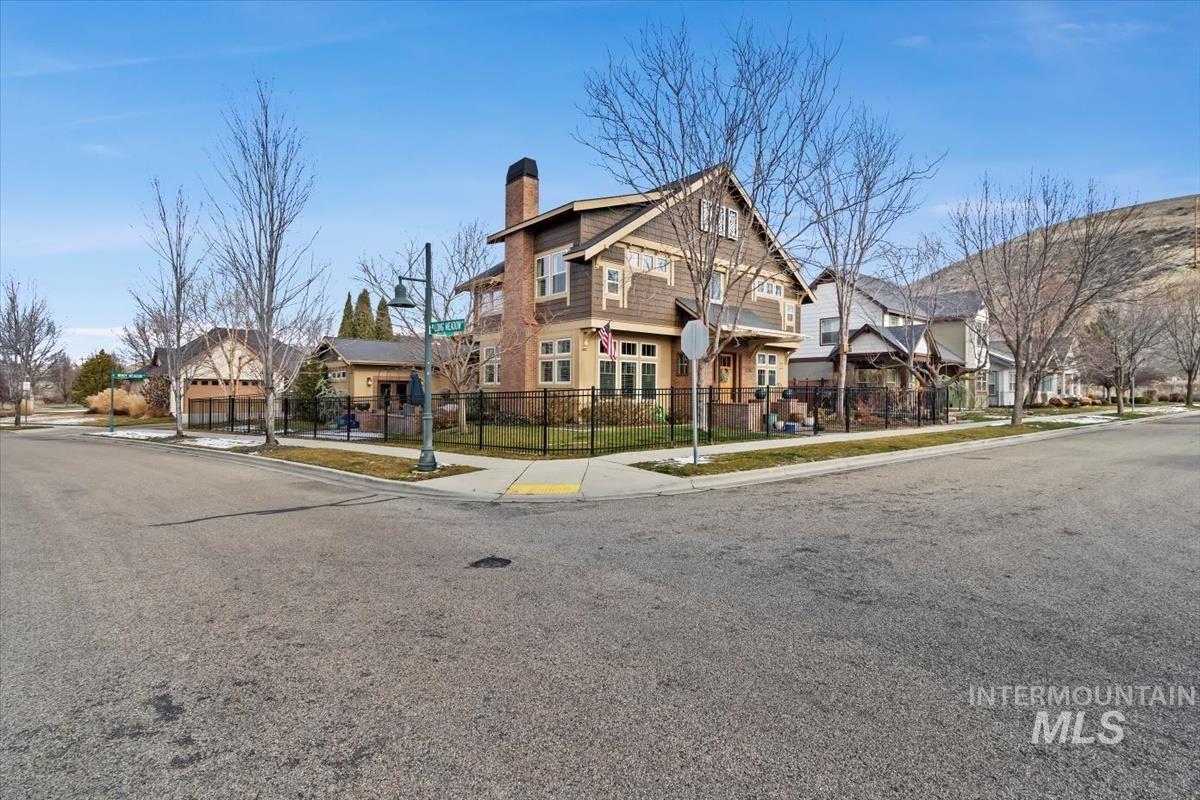 12961 N 9th Avenue, Boise, Idaho 83714, 3 Bedrooms, 3.5 Bathrooms, Residential For Sale, Price $925,000,MLS 98976096