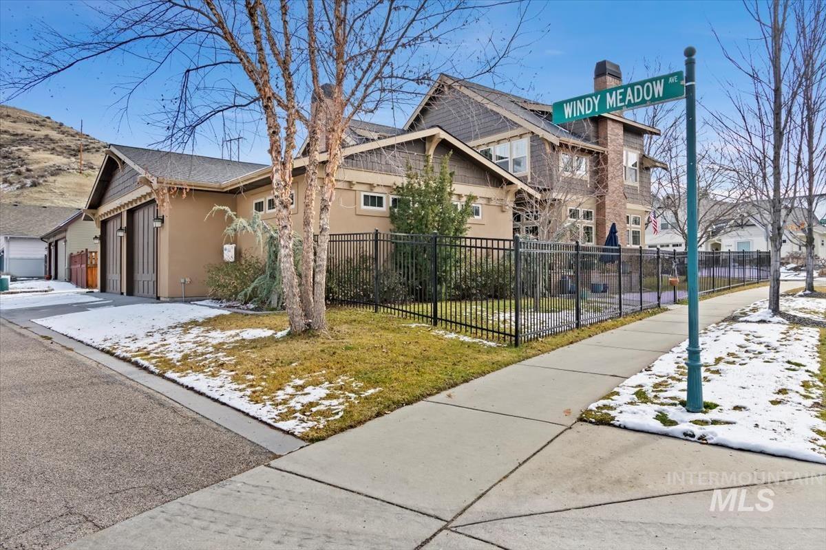12961 N 9th Avenue, Boise, Idaho 83714, 3 Bedrooms, 3.5 Bathrooms, Residential For Sale, Price $925,000,MLS 98976096