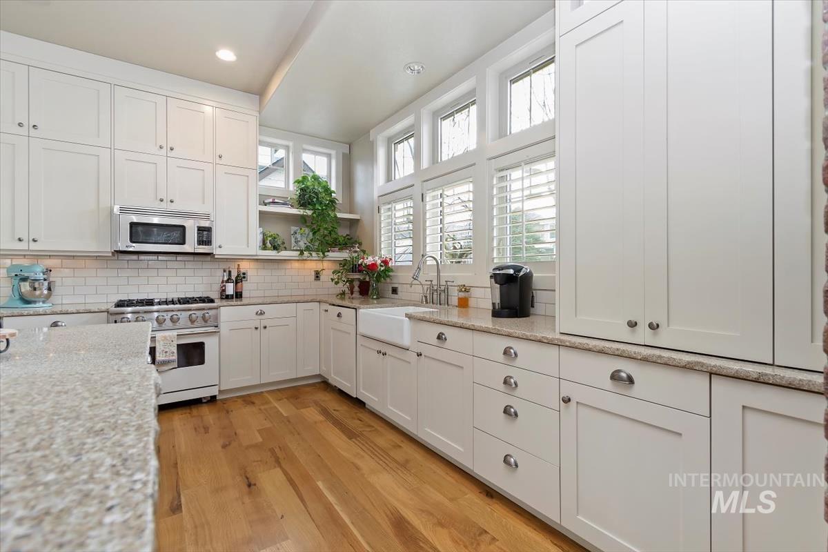 12961 N 9th Avenue, Boise, Idaho 83714, 3 Bedrooms, 3.5 Bathrooms, Residential For Sale, Price $925,000,MLS 98976096