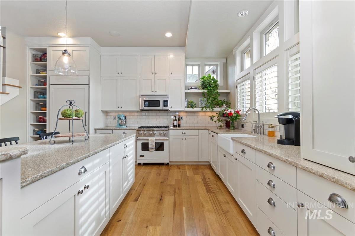 12961 N 9th Avenue, Boise, Idaho 83714, 3 Bedrooms, 3.5 Bathrooms, Residential For Sale, Price $925,000,MLS 98976096