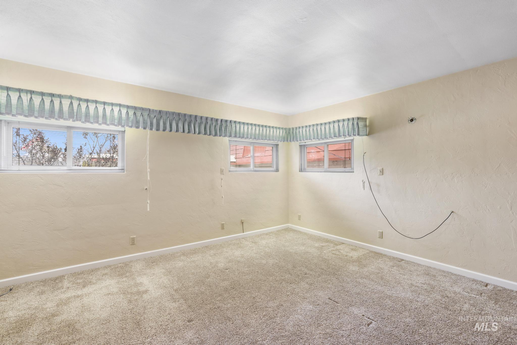 320 Locust St, Twin Falls, Idaho 83301, 4 Bedrooms, 2 Bathrooms, Residential For Sale, Price $329,900, 98976097