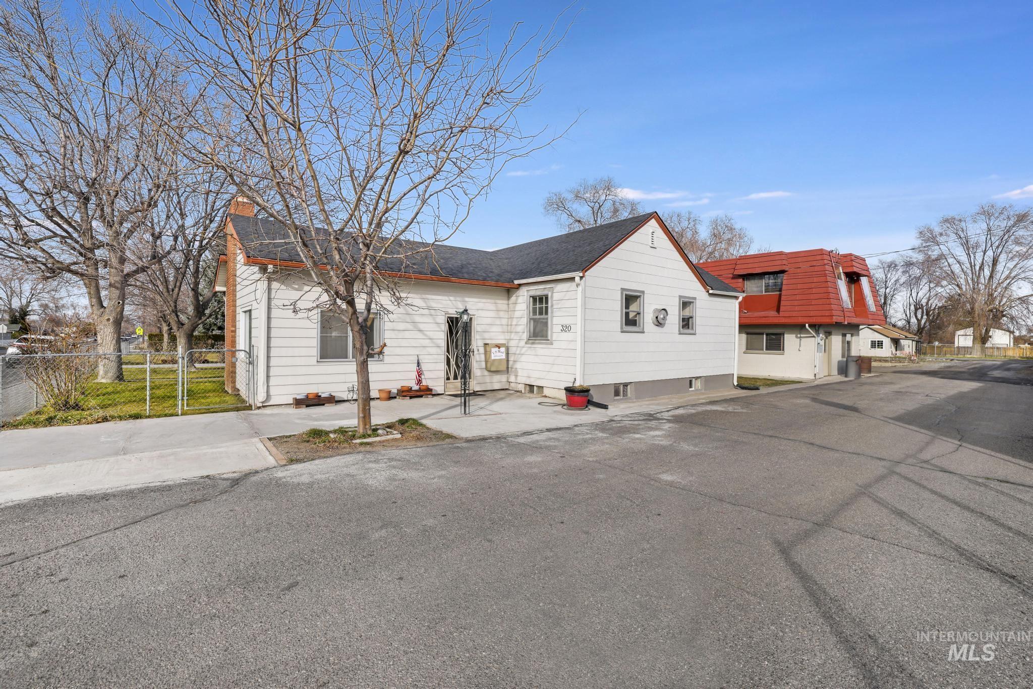 320 Locust St, Twin Falls, Idaho 83301, 4 Bedrooms, 2 Bathrooms, Residential For Sale, Price $329,900, 98976097